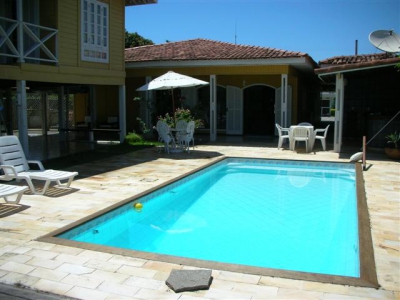 CASA TEMPORADA  CABO FRIO EM CONDOMÍNIO...