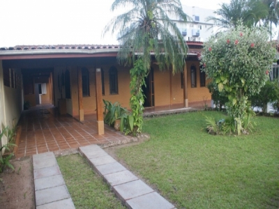 CASA TEMPORADA UBATUBA A 250 m DA PRAIA GRANDE