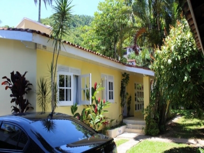 CASA TEMPORADA UBATUBA A 60 METROS DA PRAIA...