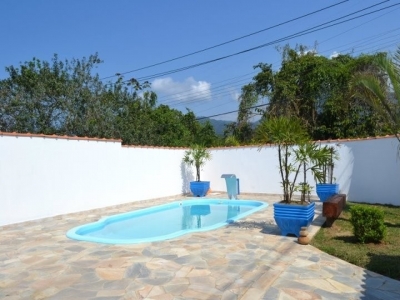 CASA PARA TEMPORADA UBATUBA. A 200 METROS...