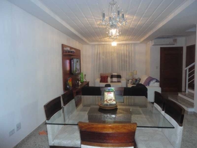 ALUGUEL POR TEMPORADA GUARUJÁ TRIPLEX EM...