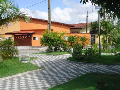 CASA TEMPORADA MONGAGUÁ A 600 METROS DA...