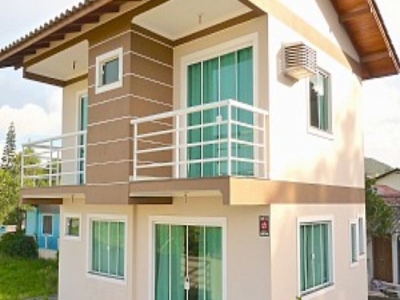 CASA NA PRAIA PARA ALUGAR BOMBINHAS. ACONCHEGANTE...