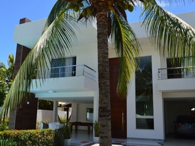 CASA PARA TEMPORADA GUARAJUBA. 5 SUÍTES...