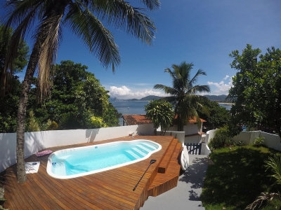 CASA NA PRAIA PARA ALUGAR NITERÓI. PÉ NA...