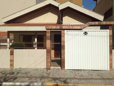 CASA NA PRAIA PARA ALUGAR ITAPEMA - SC. 03...