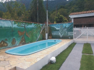 Linda casa para temporada com 4 dormitorios...